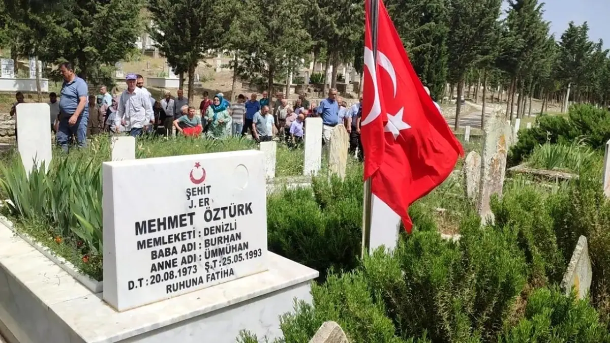 bingolde-sehit-edilen-33-askerden-birisi-olan-denizlili-er-mezari-basinda-anildi-1sYuxydr.jpg