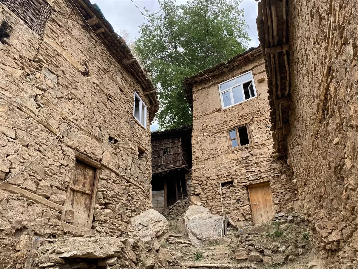 bitlis-hizanda-tarihi-tas-konutlar-turizme-katki-sunuyor-TbFHMuFJ.jpg